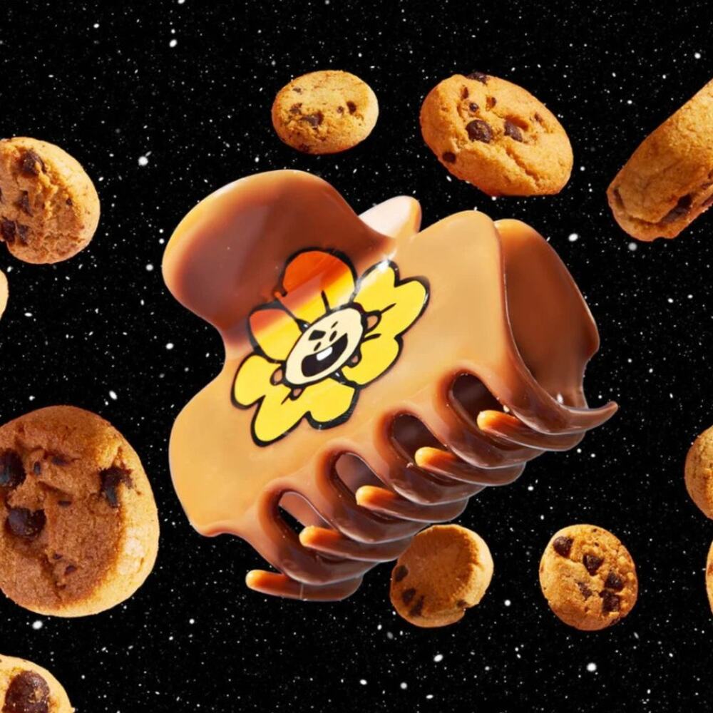 Kitsch x BT21 Cloud Claw Clip in SHOOKY NEW - Picture 2 of 3
